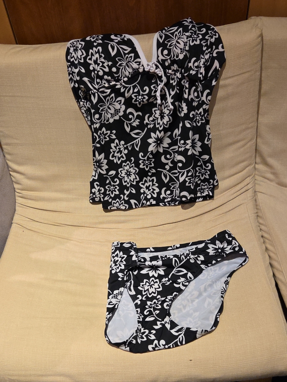 Motherhood Maternity Black & White Floral Tankini Set